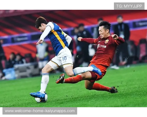 上海海港中场徐新助攻连连，球队攻势如潮